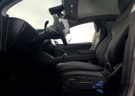 2026 Tesla Model Y z USA, uszkodzony, nr VIN 7SAYGDED9TF426490